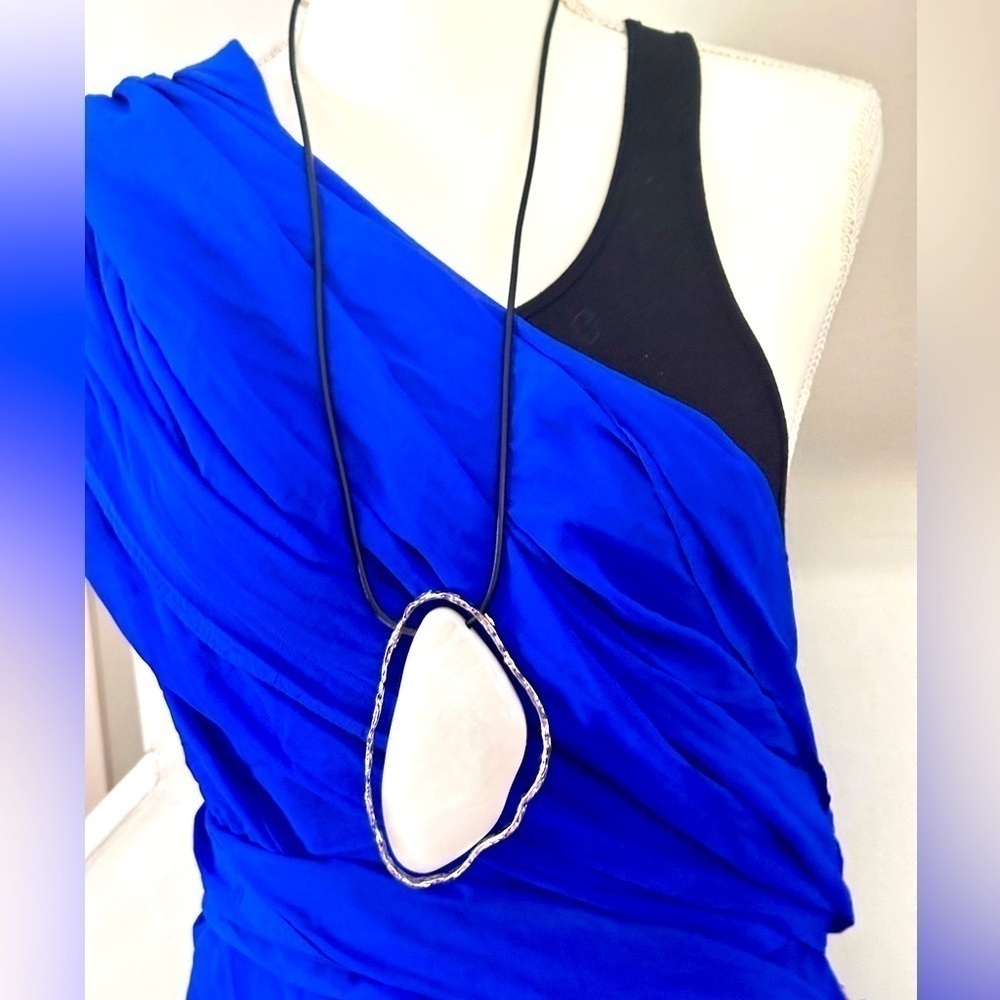 Necklace Large white stone on leather cord necklace Faux Calcite 14’ 5354 R